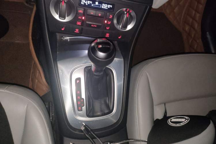 Used Audi Q3 2013 35 TFSI Comfort Model Gear Lever
