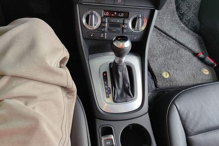 Used Audi Q3 2013 35 TFSI Comfort Model Gear Lever
