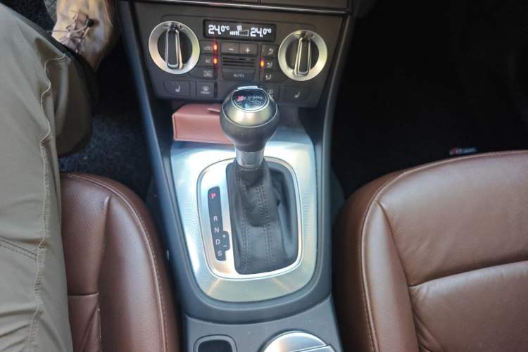 Used Audi Q3 2013 35 TFSI Comfort Model Gear Lever
