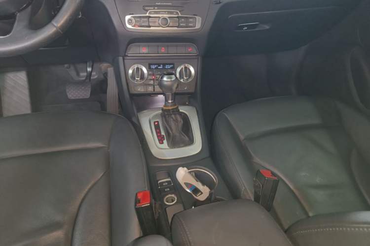 Used Audi Q3 2013 35 TFSI quattro Technology Edition Gear Lever