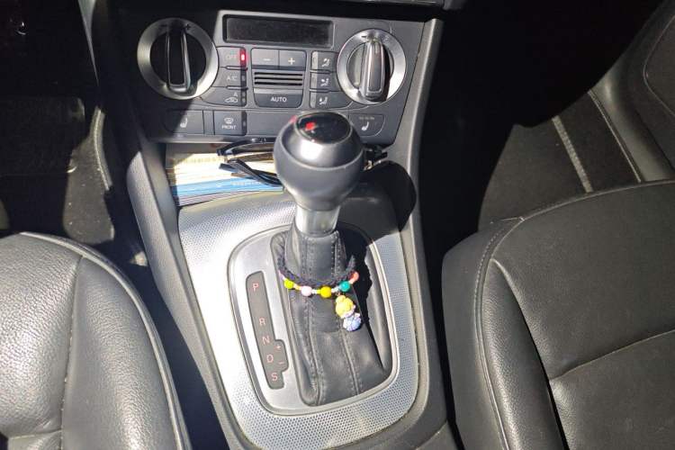 Used Audi Q3 2013 35 TFSI Comfort Model Gear Lever