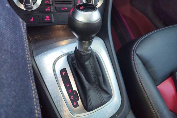 Used Audi Q3 2013 35 TFSI Comfort Model Gear Lever