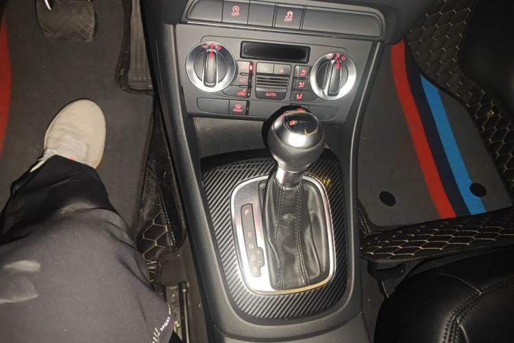 Used Audi Q3 2013 35 TFSI Ambition Edition Gear Lever