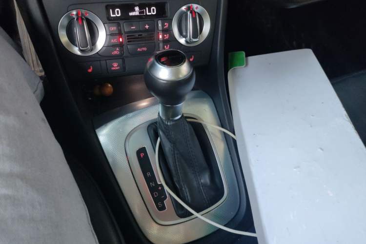 Used Audi Q3 2013 35 TFSI quattro Comfort Model Gear Lever