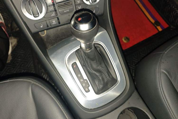 Used Audi Q3 2013 35 TFSI quattro Comfort Model Gear Lever