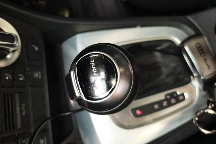Used Audi Q3 2013 35 TFSI Comfort Model Gear Lever