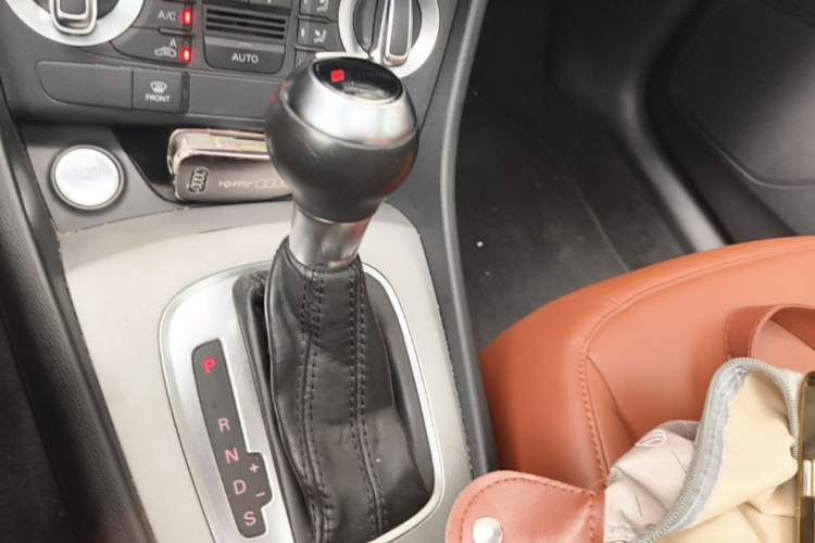 Used Audi Q3 2013 35 TFSI Ambition Edition Gear Lever