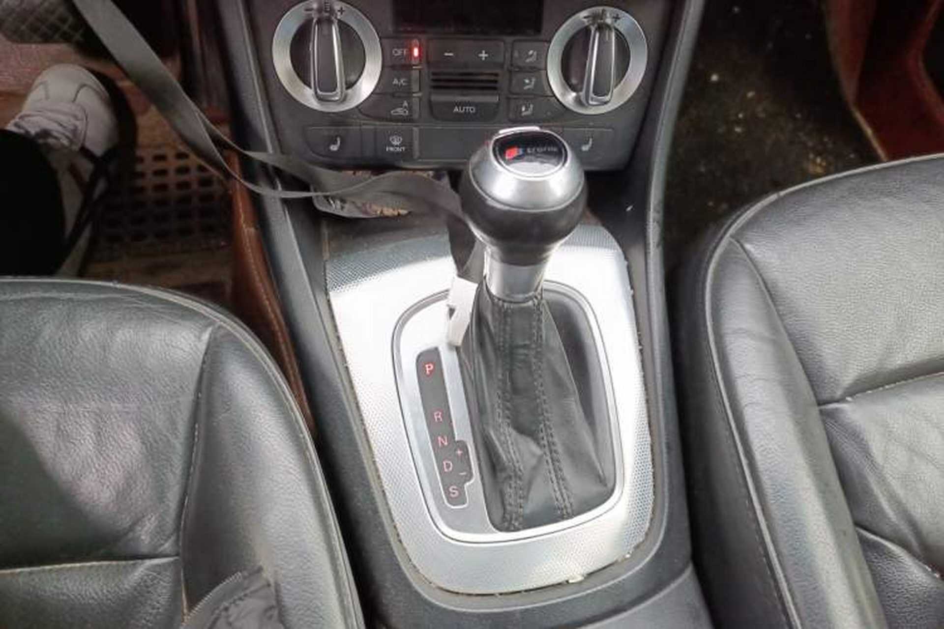 Used Audi Q3 2013 35 TFSI Comfort Model Gear Lever