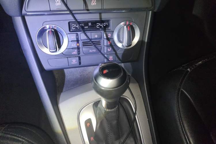 Used Audi Q3 2013 35 TFSI Ambition Edition Gear Lever