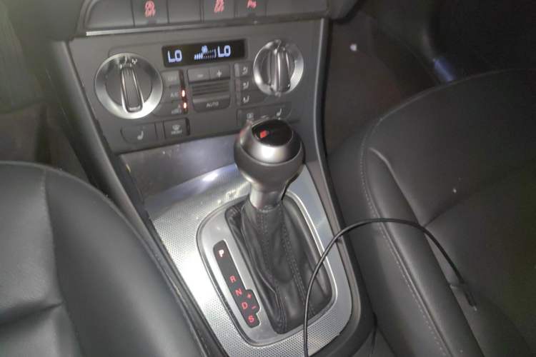 Used Audi Q3 2013 35 TFSI Ambition Edition Gear Lever