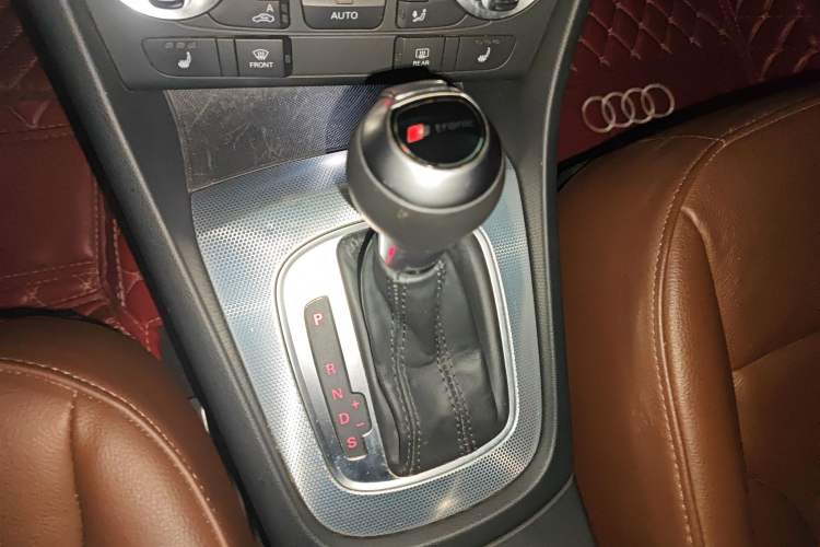 Used Audi Q3 2013 35 TFSI quattro Luxury Model Gear Lever