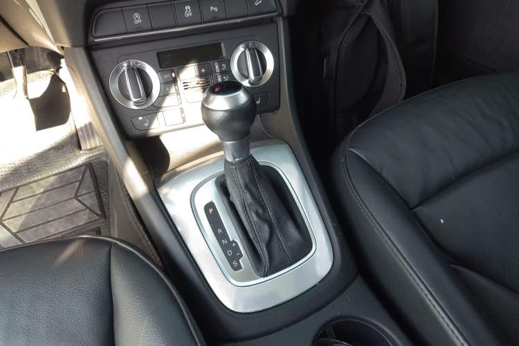 Used Audi Q3 2013 35 TFSI quattro Technology Edition Gear Lever