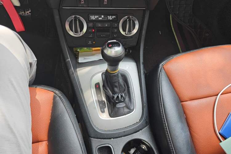 Used Audi Q3 2013 35 TFSI Ambition Edition Gear Lever