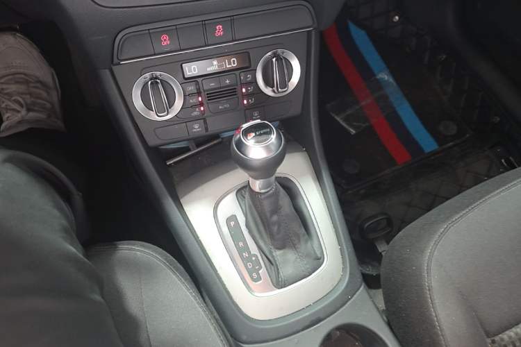 Used Audi Q3 2013 35 TFSI Ambition Edition Gear Lever