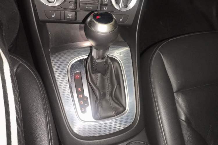 Used Audi Q3 2013 35 TFSI quattro Technology Edition Gear Lever