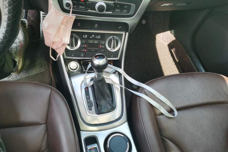 Used Audi Q3 2013 35 TFSI quattro Technology Edition Gear Lever