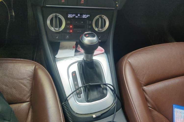Used Audi Q3 2013 35 TFSI Comfort Model Gear Lever