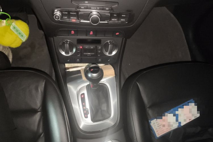 Used Audi Q3 2013 35 TFSI quattro Comfort Model Gear Lever