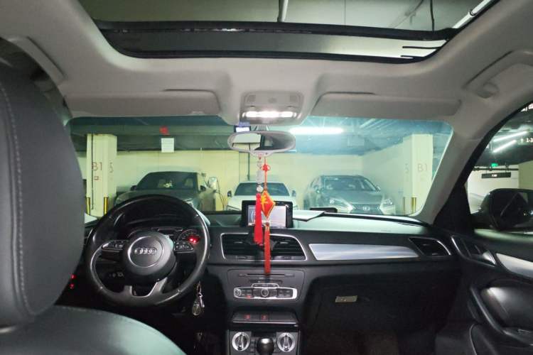 Used Audi Q3 2013 35 TFSI Comfort Model Headliner