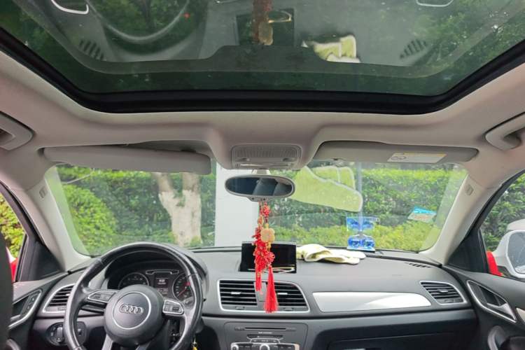 Used Audi Q3 2013 35 TFSI Comfort Model Headliner