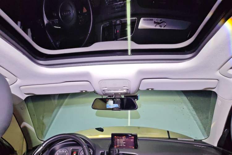 Used Audi Q3 2013 35 TFSI quattro Comfort Model Headliner