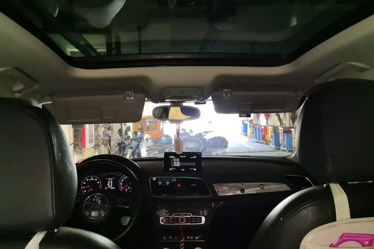 Used Audi Q3 2013 35 TFSI Comfort Model Headliner