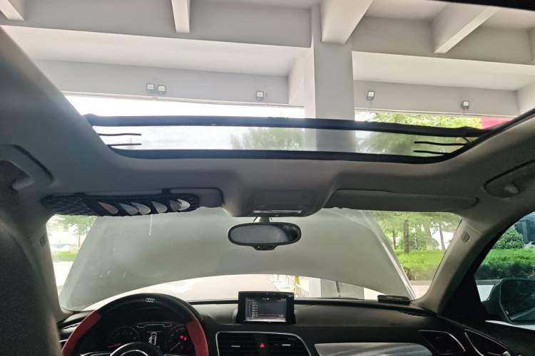 Used Audi Q3 2013 35 TFSI Comfort Model Headliner