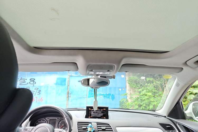 Used Audi Q3 2013 35 TFSI quattro Comfort Model Headliner