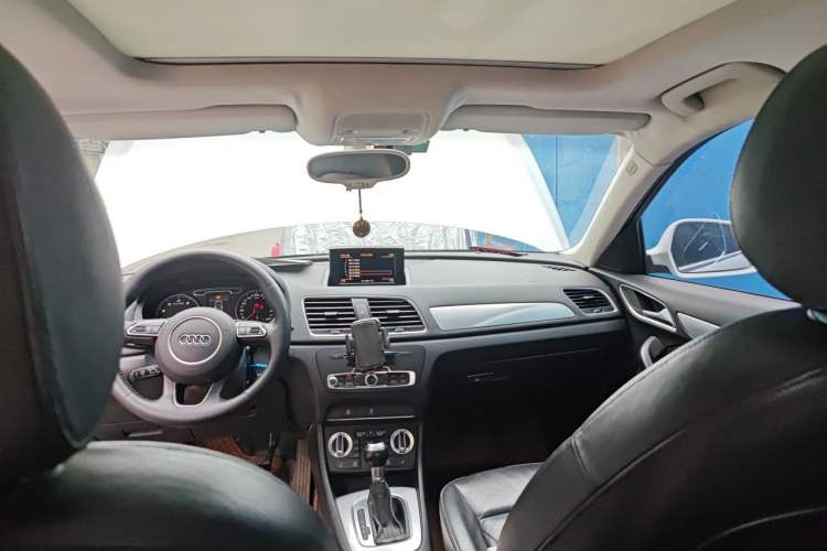 Used Audi Q3 2013 35 TFSI Comfort Model Headliner