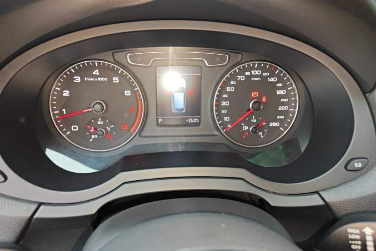 Used Audi Q3 2013 40 TFSI quattro Luxury Model Instrument Cluster