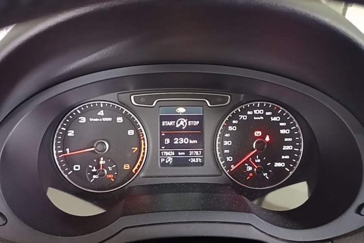 Used Audi Q3 2013 35 TFSI quattro Technology Edition Instrument Cluster
