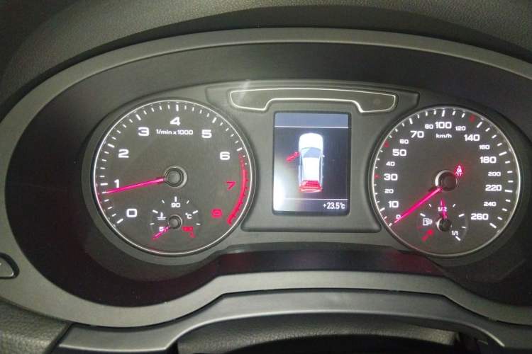 Used Audi Q3 2013 35 TFSI quattro Technology Edition Instrument Cluster