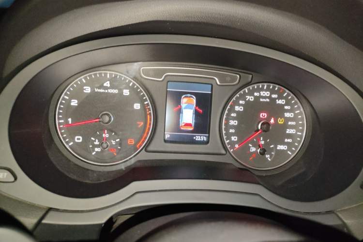 Used Audi Q3 2013 35 TFSI quattro Technology Edition Instrument Cluster