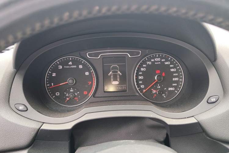 Used Audi Q3 2013 35 TFSI Comfort Model Instrument Cluster