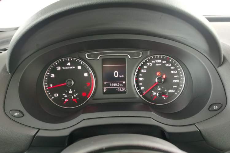 Used Audi Q3 2013 35 TFSI Comfort Model Instrument Cluster
