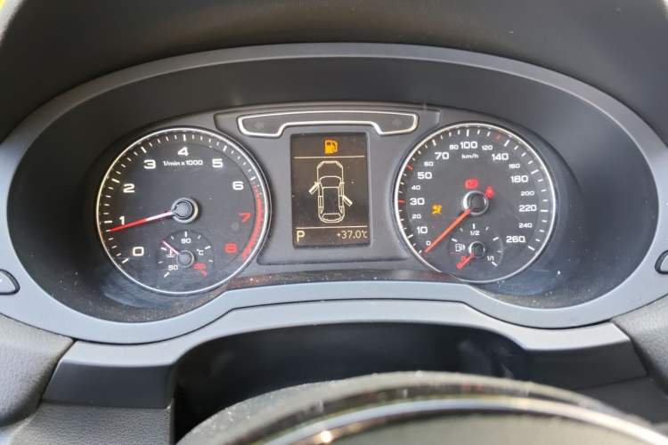 Used Audi Q3 2013 35 TFSI Ambition Edition Instrument Cluster