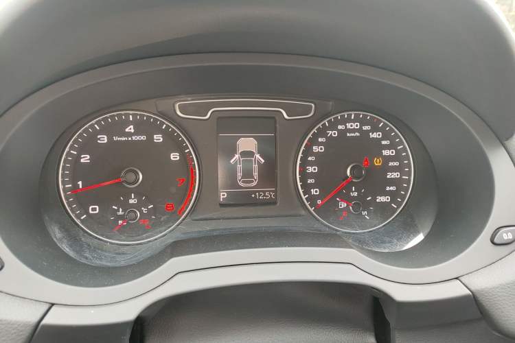 Used Audi Q3 2013 35 TFSI Comfort Model Instrument Cluster