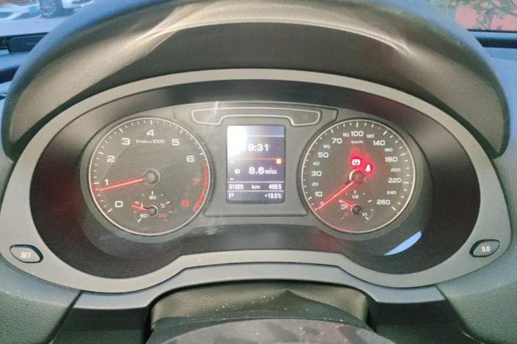 Used Audi Q3 2013 35 TFSI quattro Technology Edition Instrument Cluster