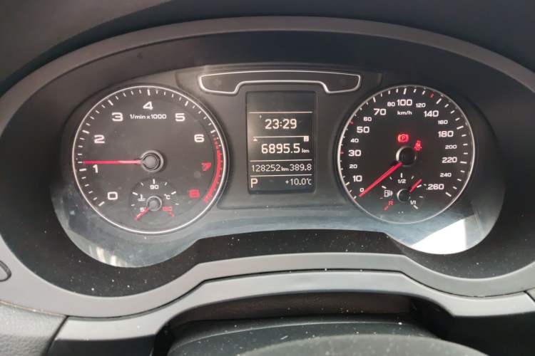 Used Audi Q3 2013 35 TFSI Ambition Edition Instrument Cluster