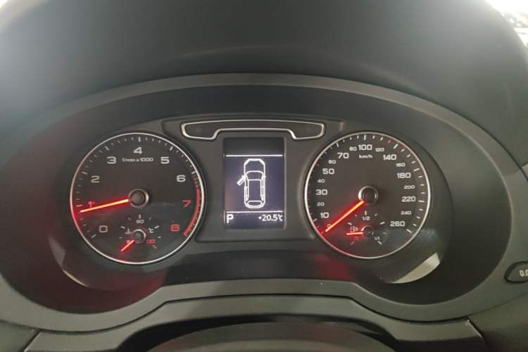 Used Audi Q3 2013 35 TFSI Ambition Edition Instrument Cluster