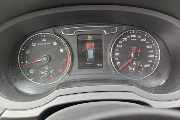 Used Audi Q3 2013 35 TFSI quattro Comfort Model Instrument Cluster