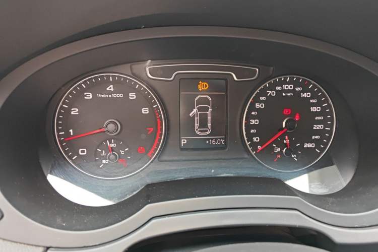 Used Audi Q3 2013 35 TFSI Comfort Model Instrument Cluster