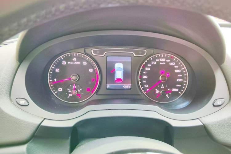 Used Audi Q3 2013 35 TFSI quattro Technology Edition Instrument Cluster