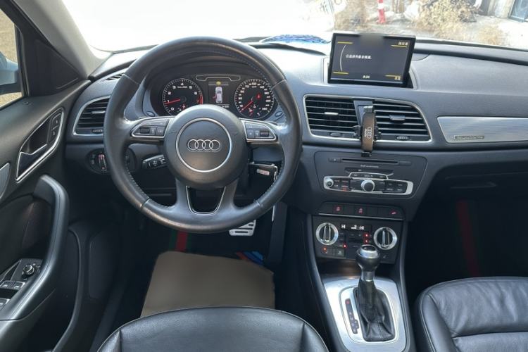 Used Audi Q3 2013 35 TFSI quattro Technology Edition Interior 1