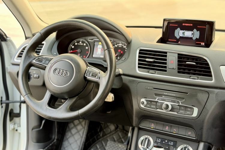 Used Audi Q3 2013 35 TFSI quattro Technology Edition Interior 1