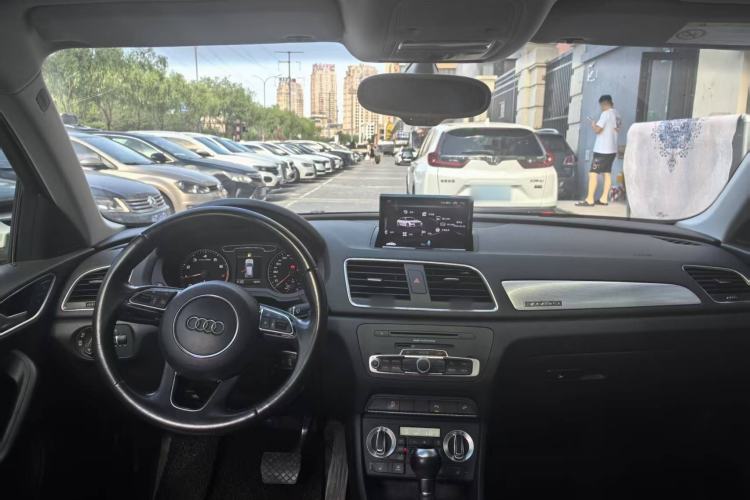Used Audi Q3 2013 35 TFSI quattro Technology Edition Interior 2