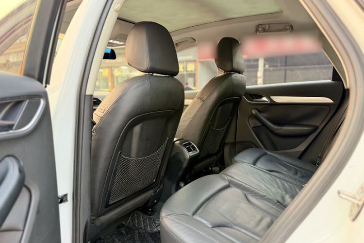 Used Audi Q3 2013 35 TFSI quattro Technology Edition Interior 2
