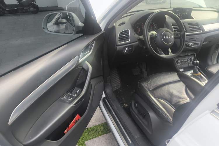 Used Audi Q3 2013 35 TFSI quattro Technology Edition Interior 3