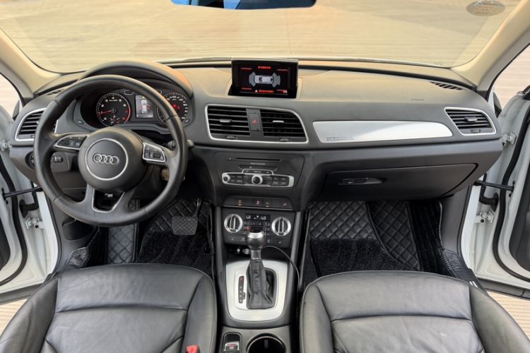 Used Audi Q3 2013 35 TFSI quattro Technology Edition Interior 3
