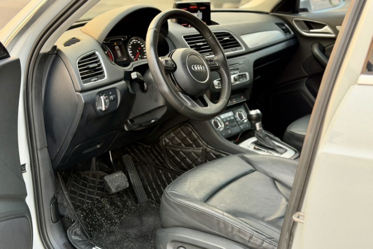 Used Audi Q3 2013 35 TFSI quattro Technology Edition Interior 4